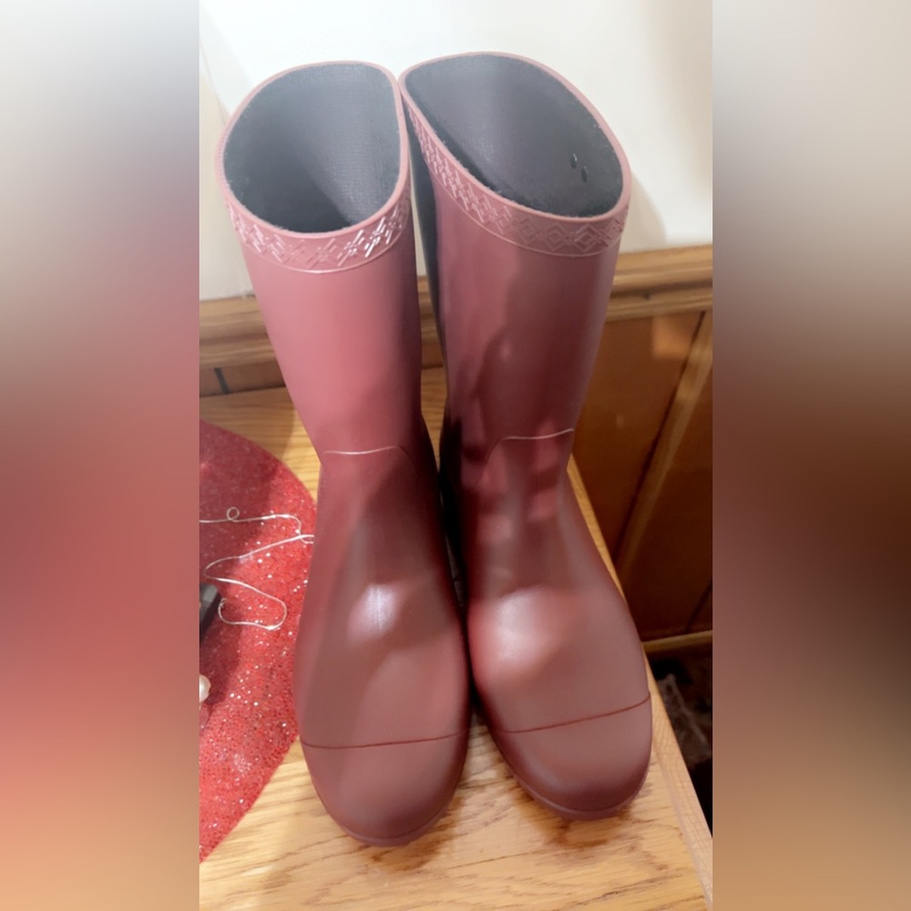 Maroon Ugg rain boot